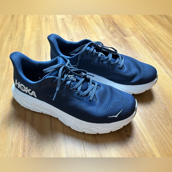 Hoka ONE ONE ARAHI 7” Men's Navy and White Running Shoes Size 10D
